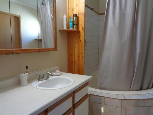 1831 63 Street, Edson, AB - Indoor Photo Showing Bathroom
