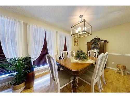 908 14 Avenue Se, Slave Lake, AB - Indoor Photo Showing Dining Room