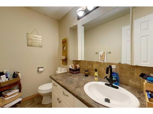 908 14 Avenue Se, Slave Lake, AB - Indoor Photo Showing Bathroom