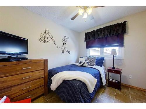908 14 Avenue Se, Slave Lake, AB - Indoor Photo Showing Bedroom
