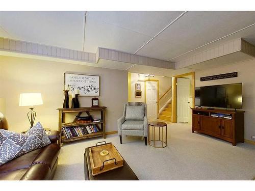 908 14 Avenue Se, Slave Lake, AB - Indoor Photo Showing Living Room