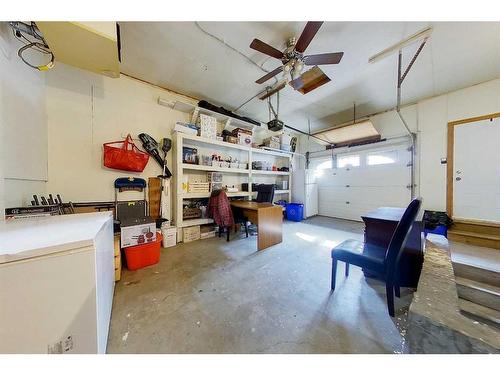 908 14 Avenue Se, Slave Lake, AB - Indoor Photo Showing Garage