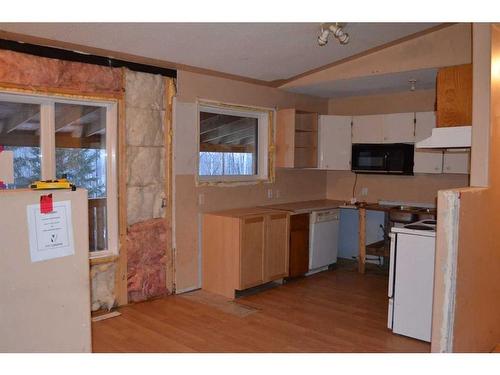 140 Davids Drive, Whispering Hills, AB - Indoor Photo Showing Kitchen