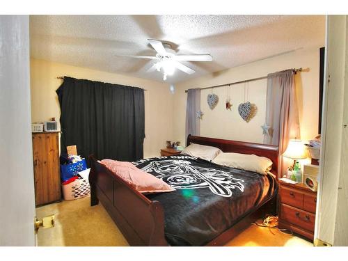 30-101 Mill Street, Hinton, AB - Indoor Photo Showing Bedroom