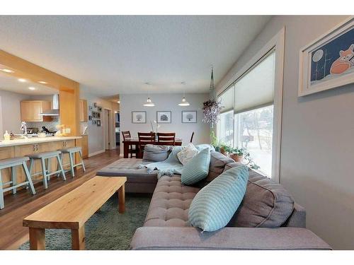 309 5 Street Ne, Slave Lake, AB - Indoor Photo Showing Living Room
