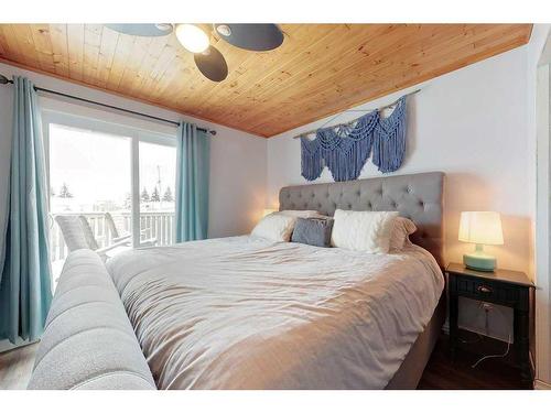 309 5 Street Ne, Slave Lake, AB - Indoor Photo Showing Bedroom