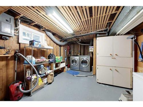 309 5 Street Ne, Slave Lake, AB - Indoor Photo Showing Laundry Room