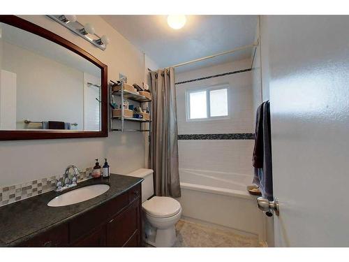 309 5 Street Ne, Slave Lake, AB - Indoor Photo Showing Bathroom