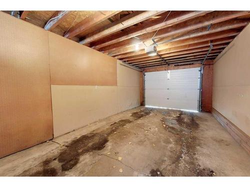 309 5 Street Ne, Slave Lake, AB - Indoor Photo Showing Garage