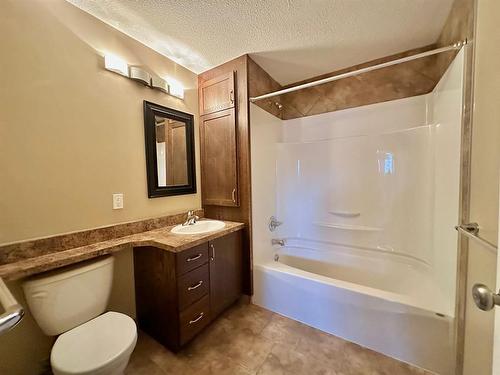15-126 Hardisty Avenue, Hinton, AB - Indoor Photo Showing Bathroom