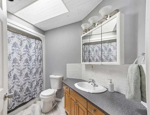 680104 Range Road 223.5, Athabasca, AB - Indoor Photo Showing Bathroom