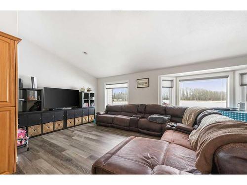 680104 Range Road 223.5, Athabasca, AB - Indoor Photo Showing Living Room