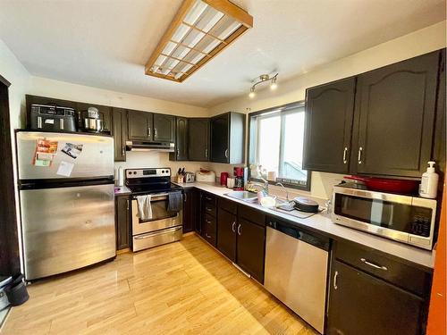 106 Wilson Avenue, Hinton, AB - Indoor Photo Showing Kitchen