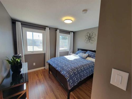 513 Hammond Drive South, Fox Creek, AB - Indoor Photo Showing Bedroom