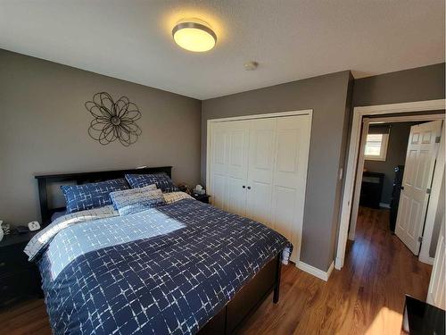 513 Hammond Drive South, Fox Creek, AB - Indoor Photo Showing Bedroom