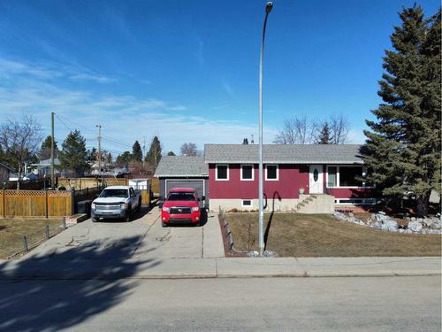 513 Hammond Drive South, Fox Creek, AB - Outdoor