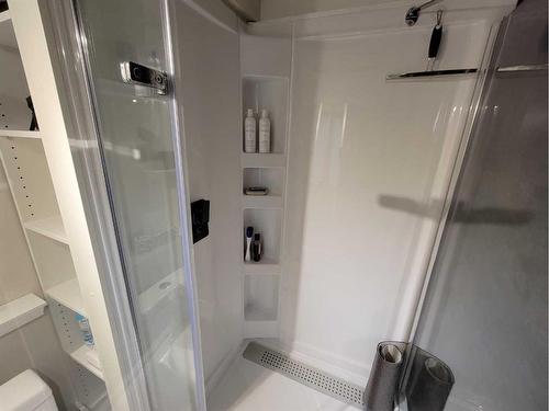 513 Hammond Drive South, Fox Creek, AB - Indoor Photo Showing Bathroom