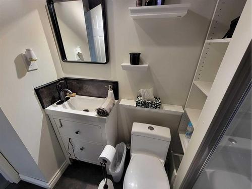 513 Hammond Drive South, Fox Creek, AB - Indoor Photo Showing Bathroom