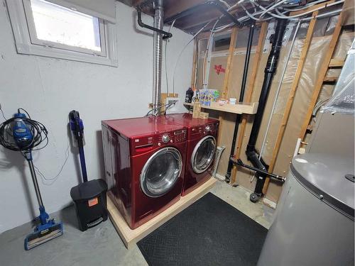513 Hammond Drive South, Fox Creek, AB - Indoor Photo Showing Laundry Room