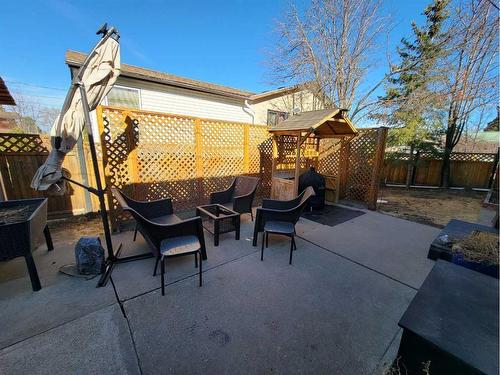 513 Hammond Drive South, Fox Creek, AB - Outdoor With Deck Patio Veranda