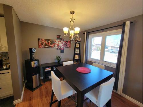 513 Hammond Drive South, Fox Creek, AB - Indoor Photo Showing Dining Room