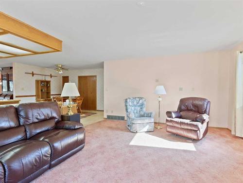 285 Grizzly Crescent, Canmore, AB - Indoor Photo Showing Living Room