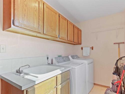 285 Grizzly Crescent, Canmore, AB - Indoor Photo Showing Laundry Room