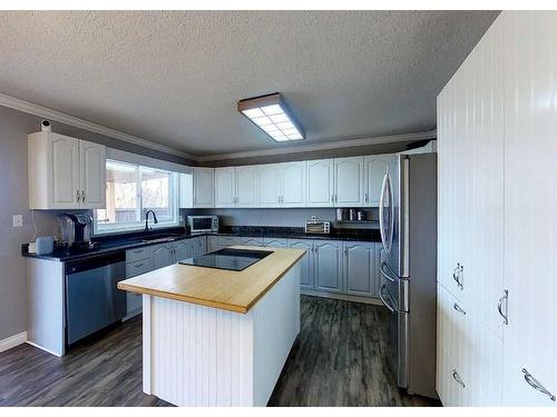 4435 6 Avenue, Edson, AB - Indoor Photo Showing Kitchen