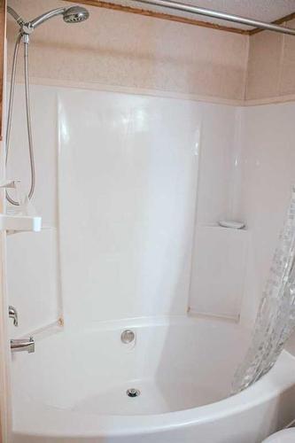 49 Nielsen Drive, Island Lake South, AB - Indoor Photo Showing Bathroom