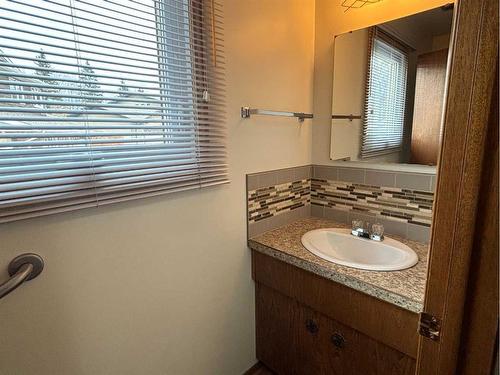 60 Baxter Crescent, Whitecourt, AB - Indoor Photo Showing Bathroom