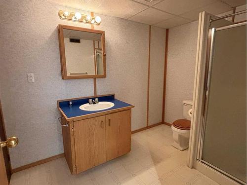 60 Baxter Crescent, Whitecourt, AB - Indoor Photo Showing Bathroom