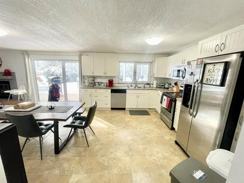 210 Seabolt Estates, Rural Yellowhead County, AB - Indoor Photo Showing Kitchen