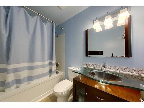 29-608 Main Street Nw, Slave Lake, AB - Indoor Photo Showing Bathroom