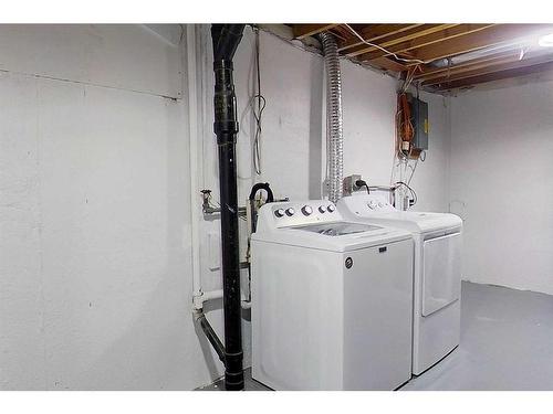 29-608 Main Street Nw, Slave Lake, AB - Indoor Photo Showing Laundry Room