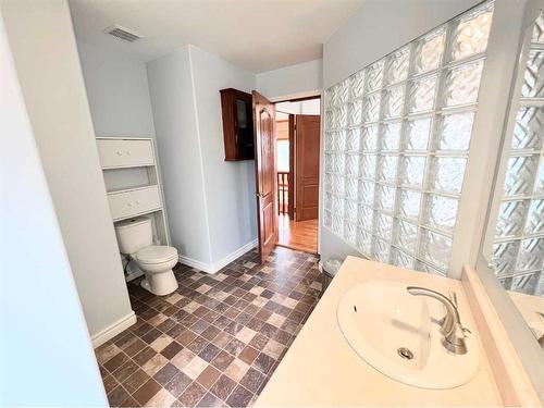 4908 52 Street, Colinton, AB - Indoor Photo Showing Bathroom