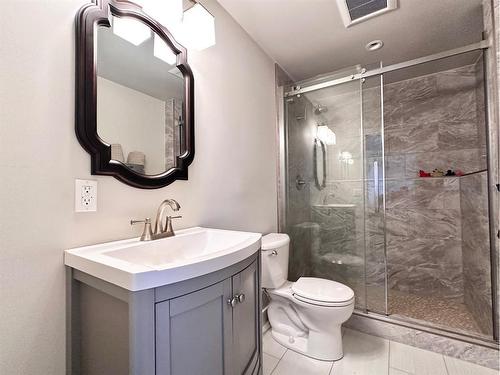 47 Park Circle, Whitecourt, AB - Indoor Photo Showing Bathroom