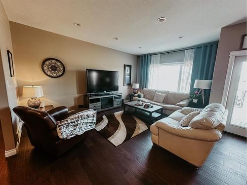 18 Riverdale Bend, Whitecourt, AB - Indoor Photo Showing Living Room
