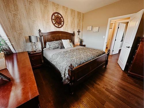 18 Riverdale Bend, Whitecourt, AB - Indoor Photo Showing Bedroom