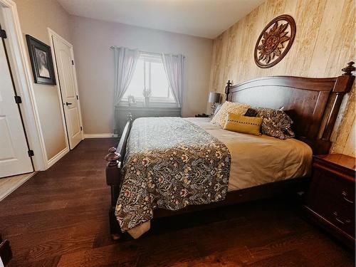 18 Riverdale Bend, Whitecourt, AB - Indoor Photo Showing Bedroom