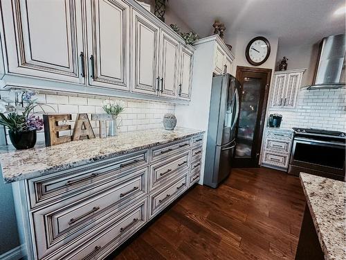 18 Riverdale Bend, Whitecourt, AB - Indoor Photo Showing Kitchen With Upgraded Kitchen