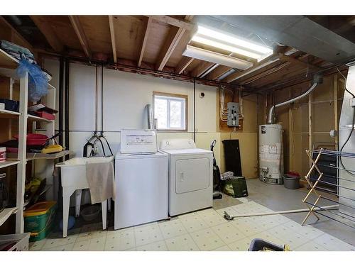 1040 6 St Se, Slave Lake, AB - Indoor Photo Showing Laundry Room