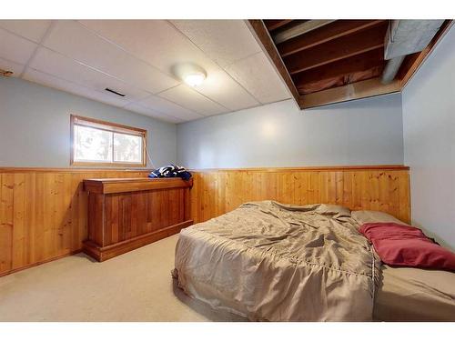 1040 6 St Se, Slave Lake, AB - Indoor Photo Showing Bedroom