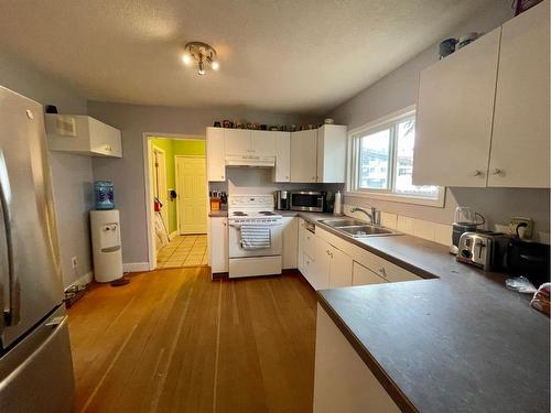 5330 4 Avenue, Edson, AB - Indoor Photo Showing Kitchen With Double Sink