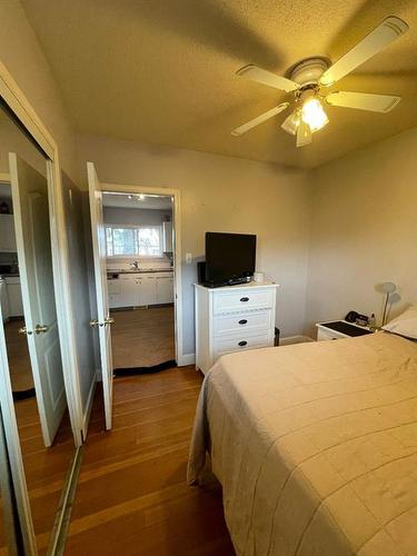 5330 4 Avenue, Edson, AB - Indoor Photo Showing Kitchen With Double Sink