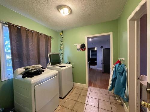 5330 4 Avenue, Edson, AB - Indoor Photo Showing Laundry Room