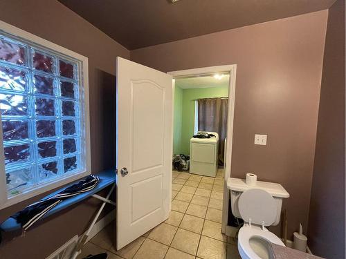 5330 4 Avenue, Edson, AB - Indoor Photo Showing Laundry Room