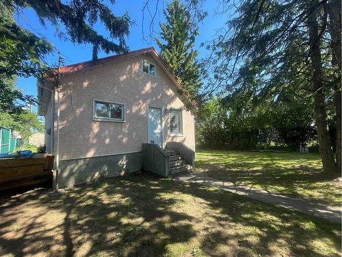 5330 4 Avenue, Edson, AB - Outdoor