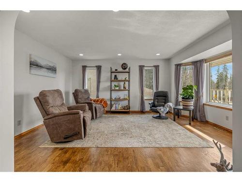 4136 4 Avenue, Edson, AB - Indoor Photo Showing Living Room
