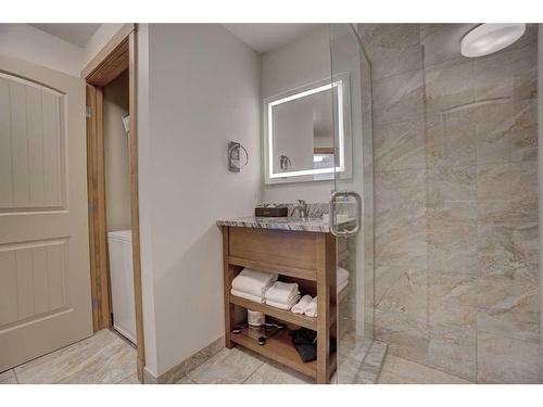 213-190 Kananaskis Way, Canmore, AB - Indoor Photo Showing Bathroom