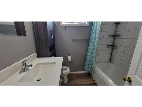 4312 6 Avenue, Edson, AB - Indoor Photo Showing Bathroom